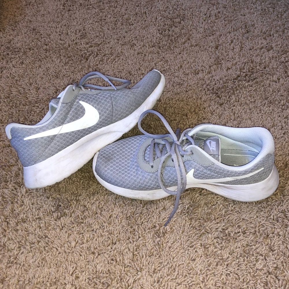 Nike sneakers size 8! Good condition!